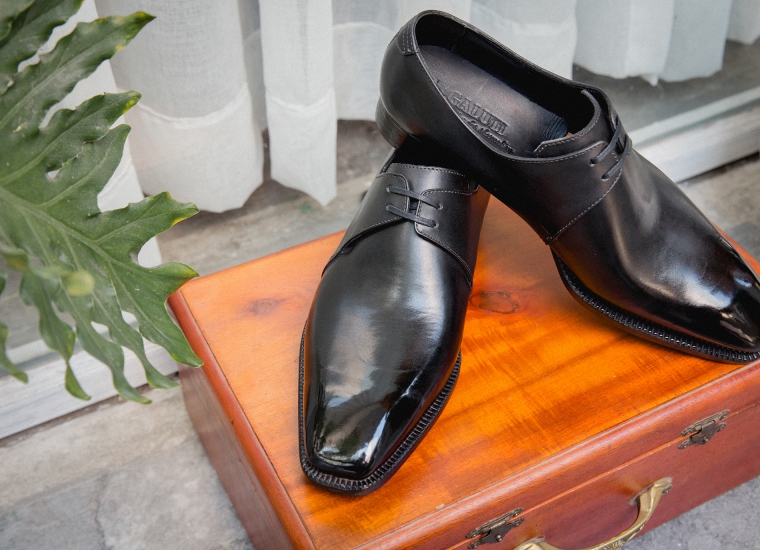 Derby 2 Eyelets Black - LE