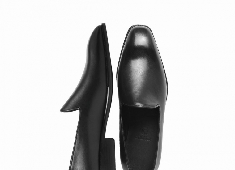 Black Whole Cut Loafer RU